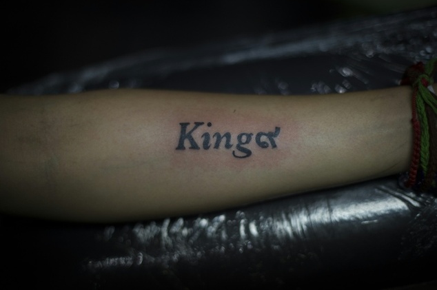 Thais get inked in tribute to beloved king